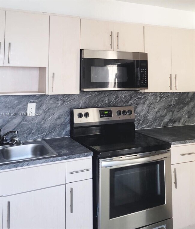 Building Photo - 1003 NW 73rd St