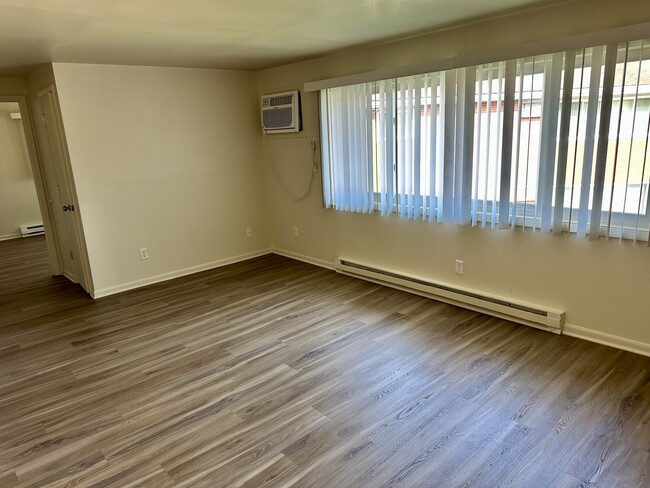 Foto del edificio - 1735 E Duane Blvd