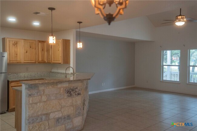 Foto del edificio - 1015 Twin Deer Ln