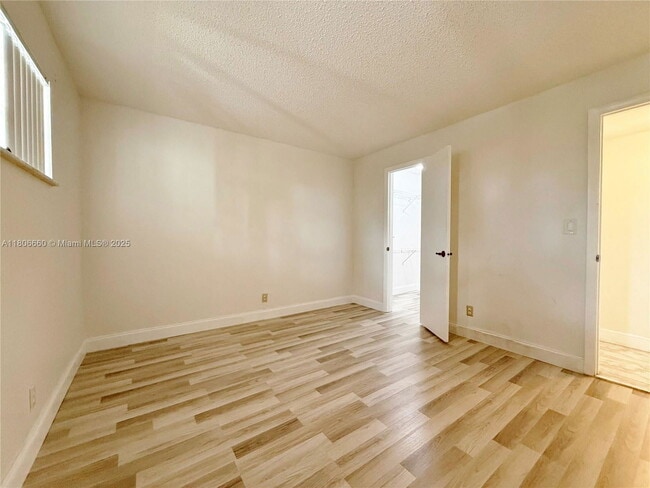Building Photo - 8970 S Hollybrook Blvd