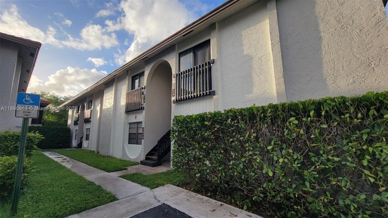 Foto principal - 3036 Coral Ridge Dr