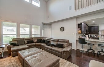 Building Photo - 318 Bolton Dr