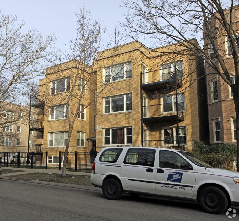 Foto del edificio - 6255 N Claremont Ave