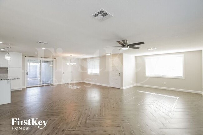 Building Photo - 2304 Kachina Ct