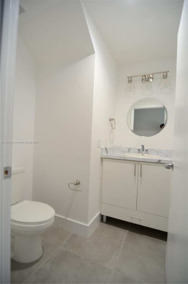 Building Photo - 645 Palmetto Dr