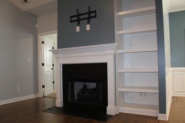 Foto del edificio - 415 Grace's Farm Rd