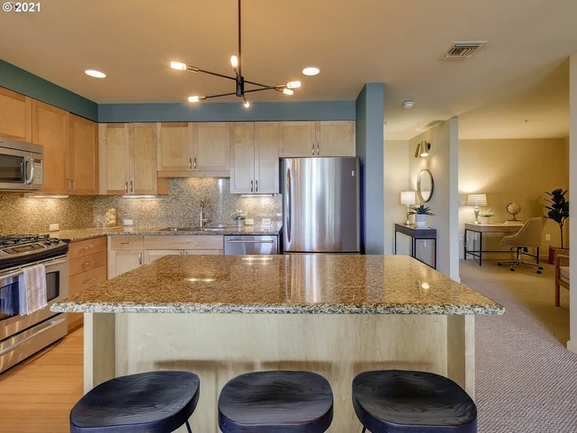 Building Photo - 1620 NE Broadway St