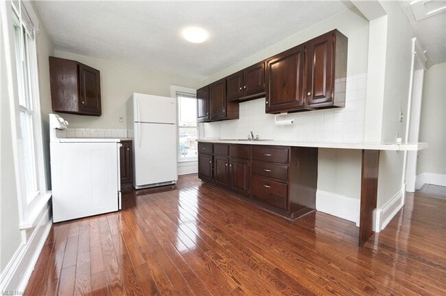 Foto del edificio - 554 Creedmore Ave