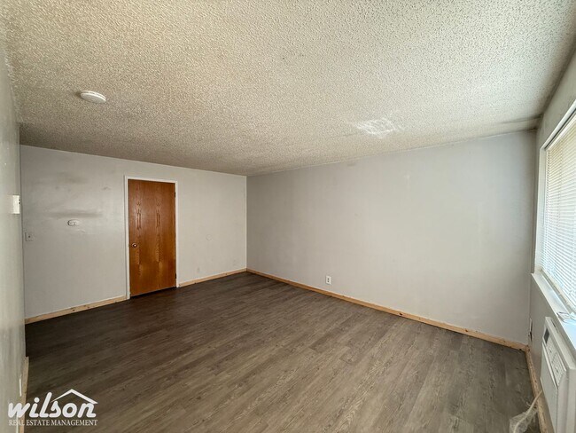 Foto del edificio - 1313 Cherry Ave