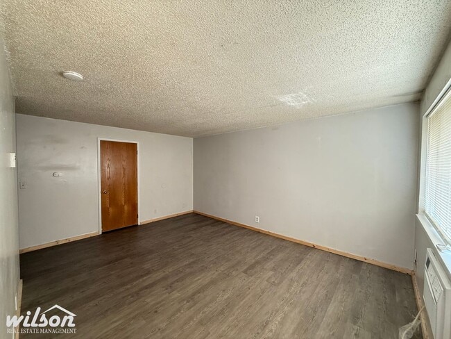 Building Photo - 1313 Cherry Ave