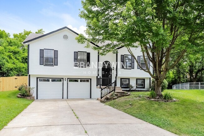 Building Photo - 521 SE Onyx Dr