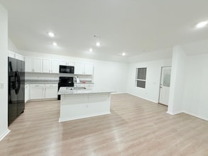 Building Photo - 1405 E Latium St