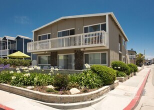 Building Photo - 3610-3612 Seashore Dr