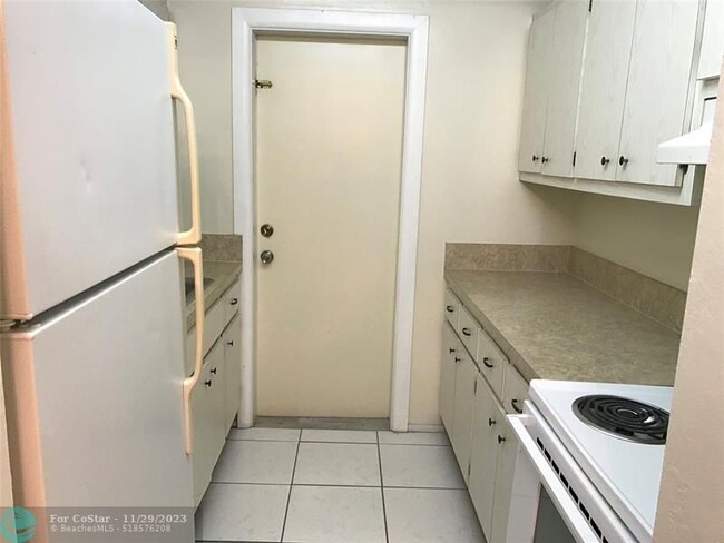 Foto del edificio - 6200 NE 22nd Way