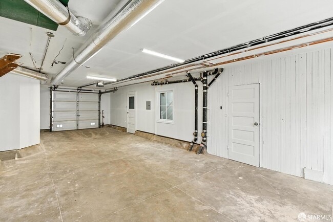 Building Photo - 1204 Funston Ave
