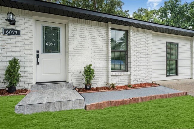 Foto del edificio - 6073 Fieldcrest Dr