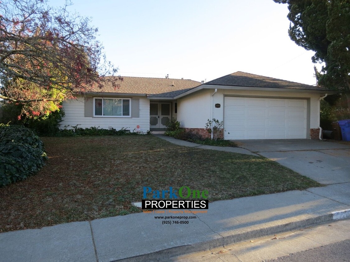 Foto principal - 4 Bedroom home in El Sobrante Now Available!