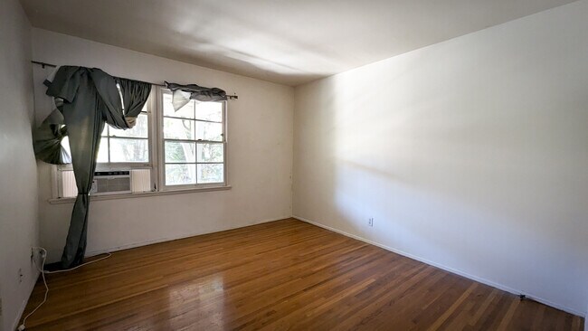 Building Photo - 12807 Oxnard St