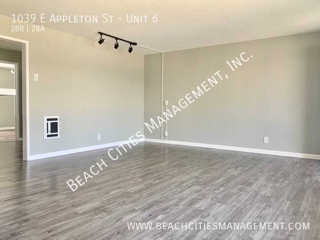 Building Photo - 1039 E Appleton St