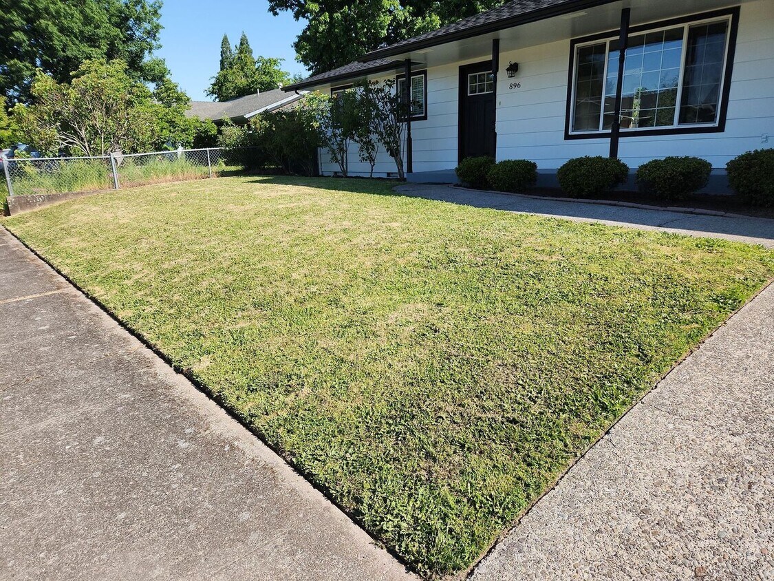 Primary Photo - 2 Bedroom 1.5 Bath Washer Dryer Included i...