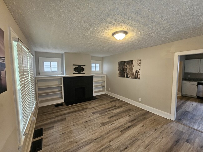 Building Photo - 241 Brehl Ave