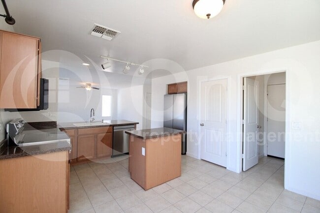 Building Photo - 40328 W Sanders Way