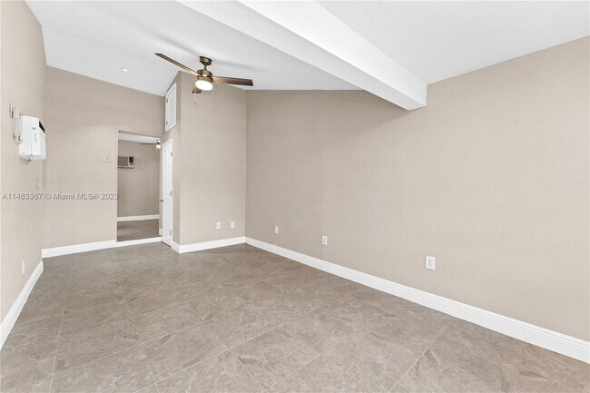 Foto del edificio - 157 Curtiss Pkwy