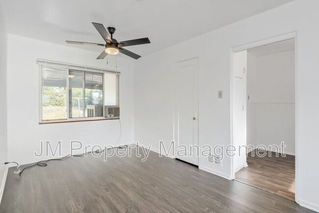 Building Photo - 1211 S Shoshone St