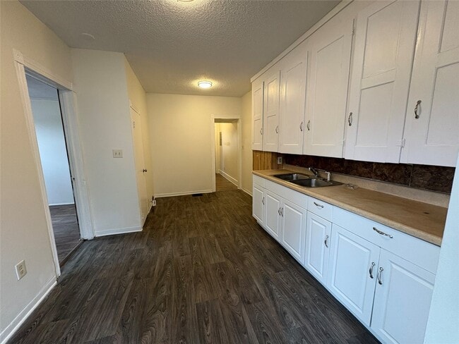 Foto del edificio - 234 Ackley Ave