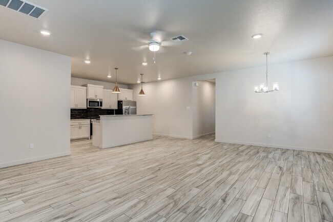 Foto del edificio - Brand new townhomes in Frenship East!