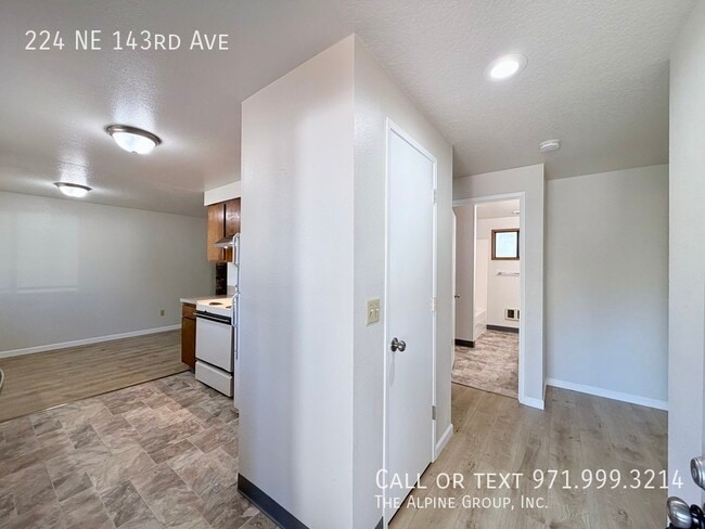 Building Photo - 224 NE 143rd Ave