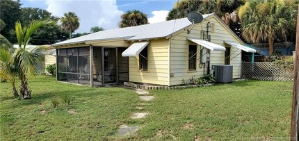 Building Photo - 2310 NE Park St