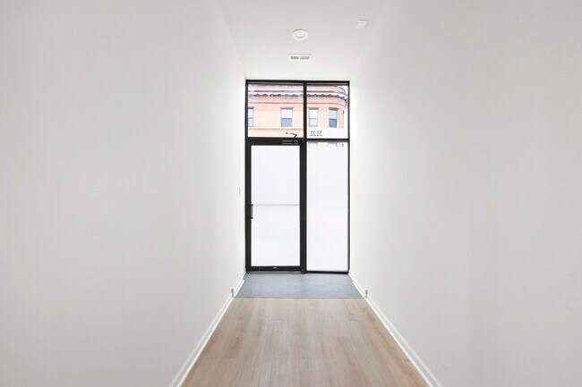 Foto del edificio - 3121 N California Ave