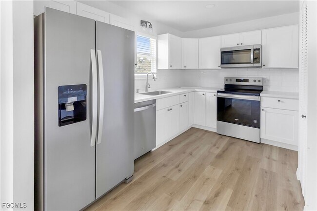 Foto del edificio - 10697 Holly Rd