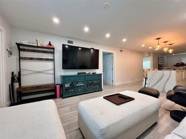 Foto del edificio - 2115 NE 37th Dr