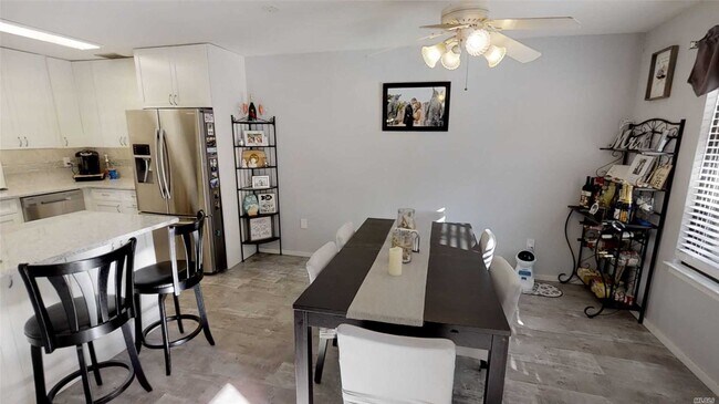 Foto del edificio - 710 Hilltop Ct