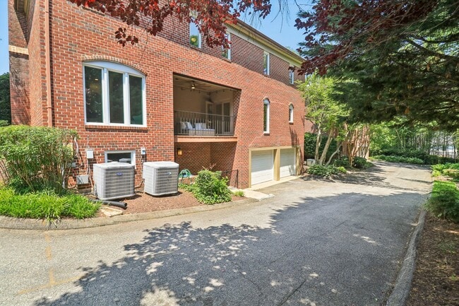 Building Photo - 3233 Ellicott St NW