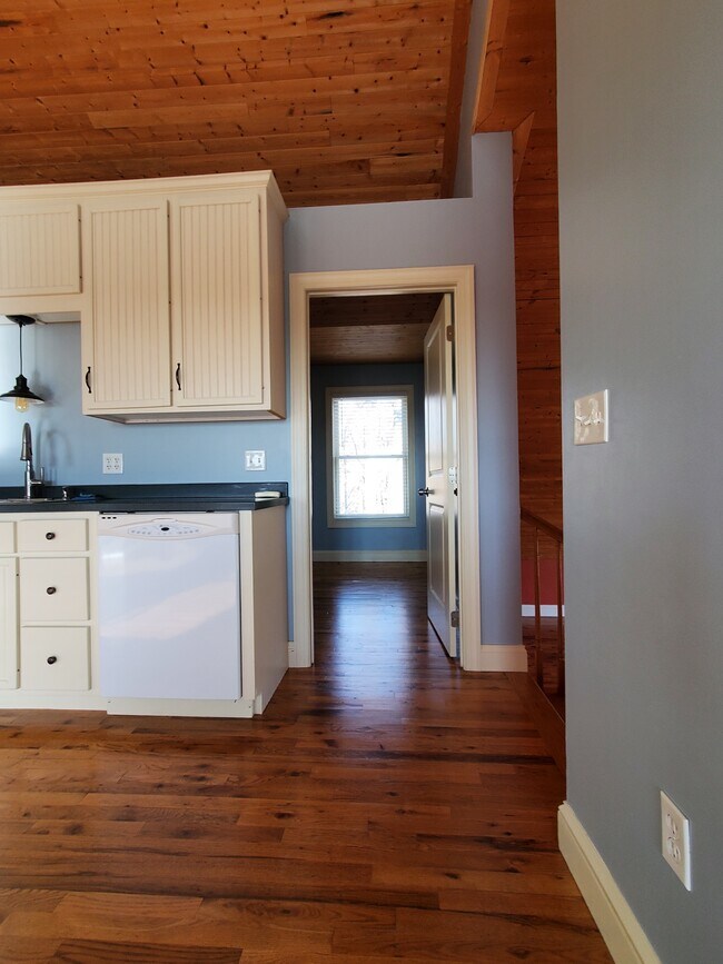 227 Retriever Ln Unit Studio Apartment, Bunker Hill, WV 25413