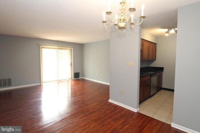 Building Photo - 814 Ravens Crest Dr