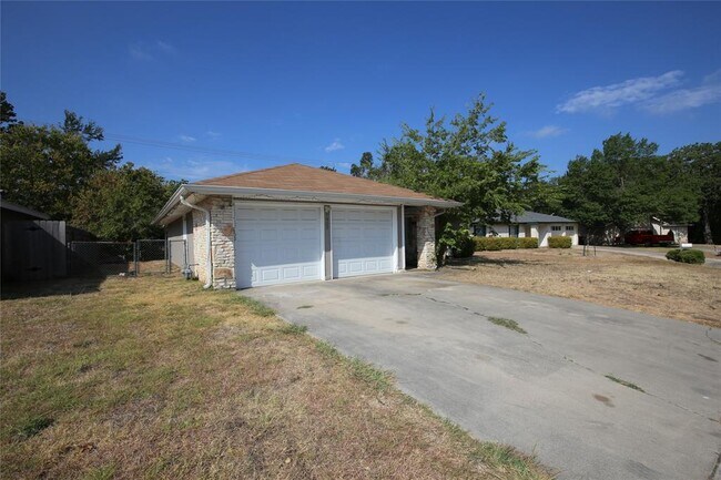 Building Photo - 1902 Garden Villa Dr