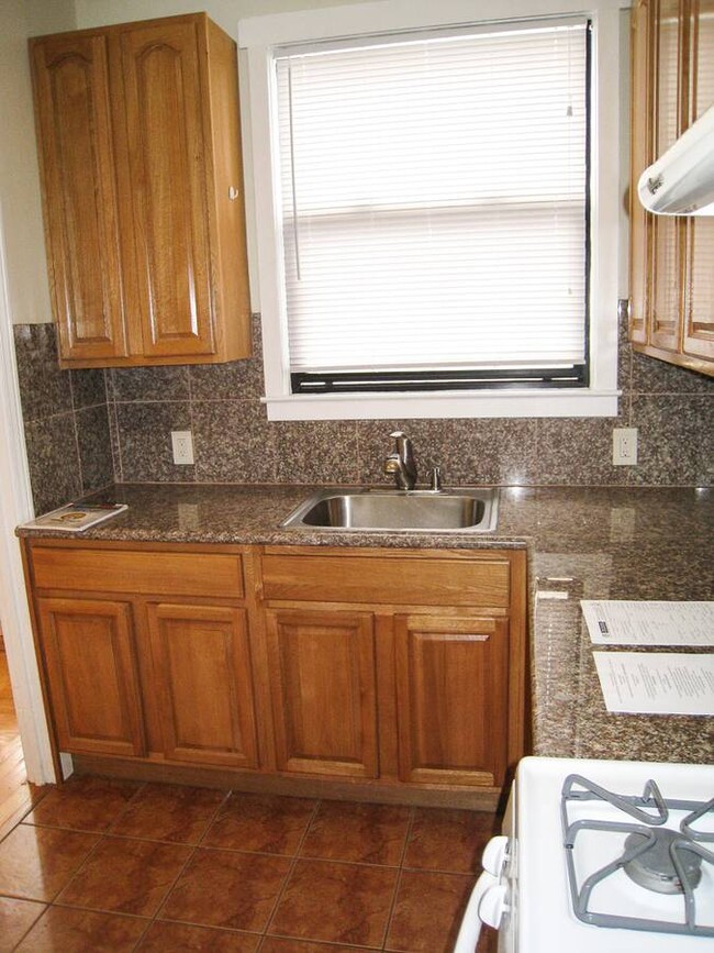 Kitchen - 392 31st Ave