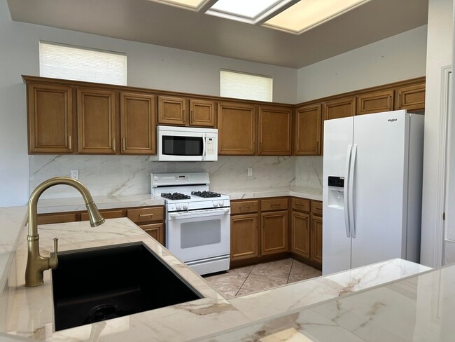 Building Photo - 78284 Rainbow Dr