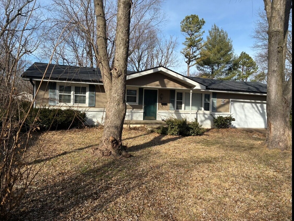 Foto del edificio - Very spacious 4 bedroom, 2.5 bath home in Kickapoo Schools! This will go fast!