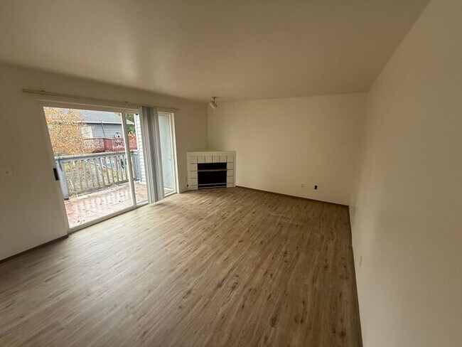 Foto del edificio - Well-Maintained 2 bed, 2 bath unit in 4-Plex in Desirable Auburn Neighborhood!