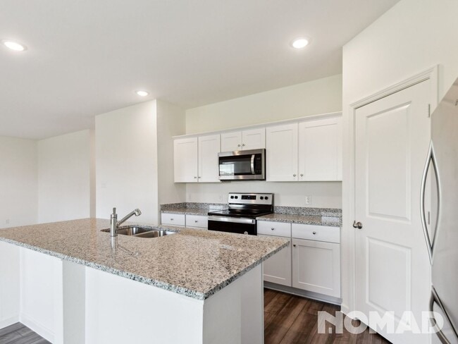 Building Photo - 5 Bedroom, 3 Bath Single Family Home in Cr...