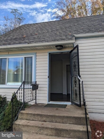 Building Photo - 137 Holden Dr
