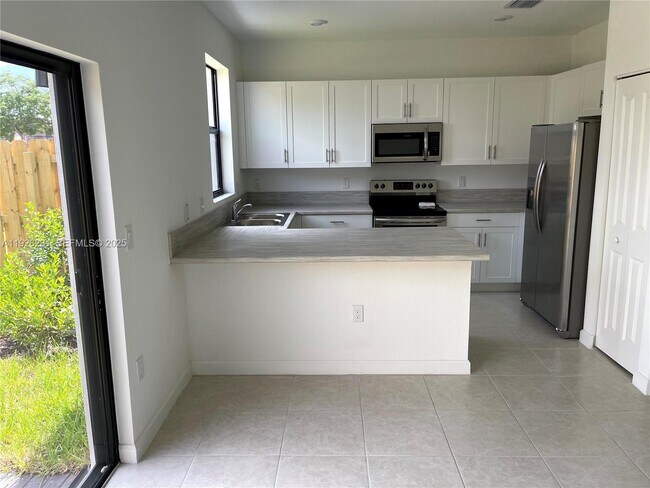 Foto del edificio - 20679 NE 7th Pl