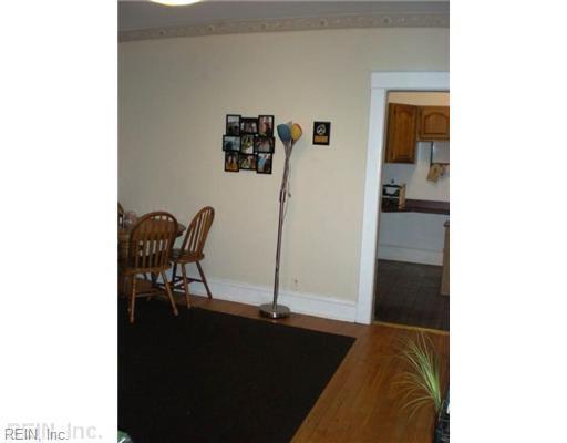 Building Photo - 940 Gates Ave