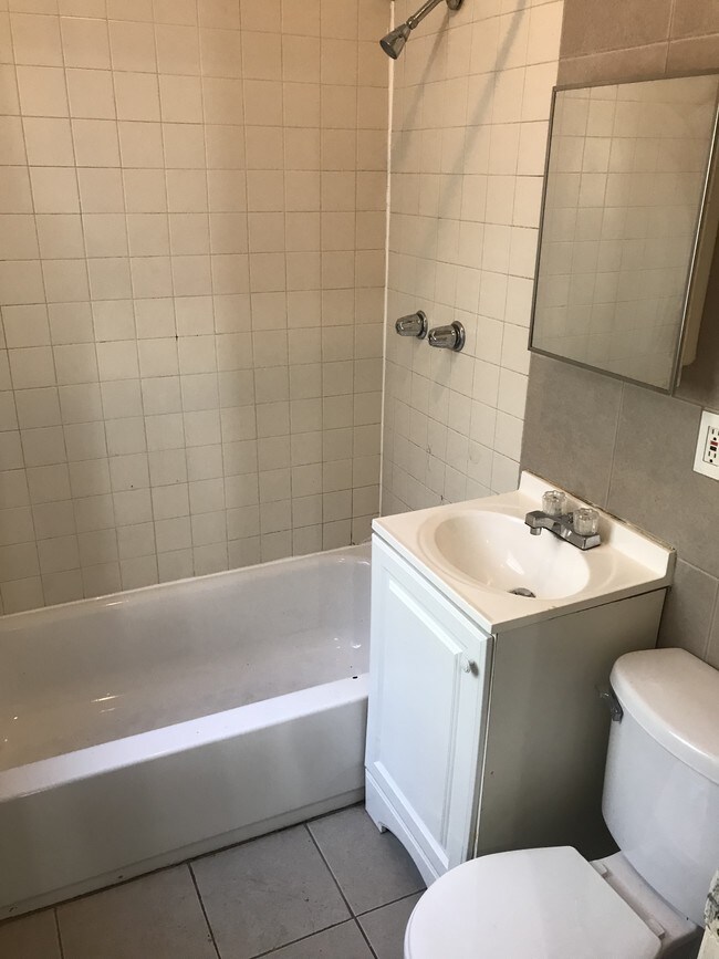 Building Photo - 38 Bartholdi Ave