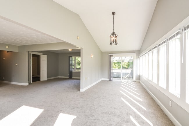 Foto del edificio - 1725 N Raceway Rd